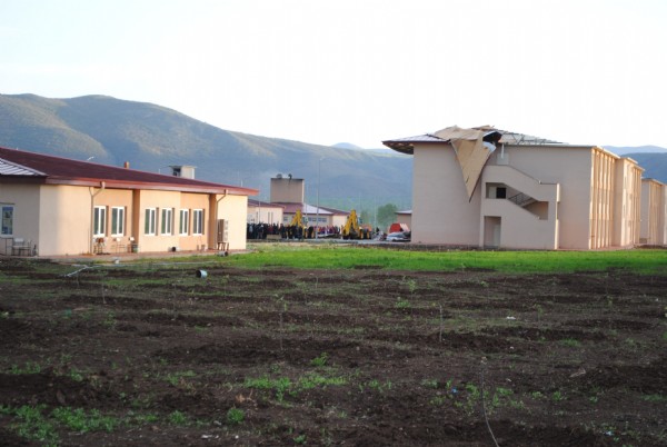 Amasya'da cezaevinin çatısı uçtu