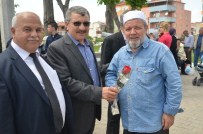 Altıeylül Belediyesi Gül Ve Hadis Dağıttı