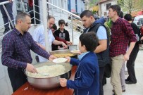 KUTLU DOĞUM - Bölge Yatılı Erkek Kur'an Kursu Tarafından Halka Helva Ve Pilav Dağıtıldı