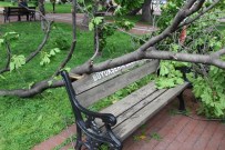 Fırtına 15 Dakikada Yıktı Geçti