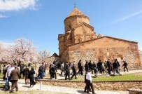 AKDAMAR KILISESI - İranlılardan Akdamar Adası'na Çıkarma