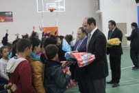 UĞUR ARSLAN - Karaman'da Öğrencilere Spor Malzemesi Dağıtıldı