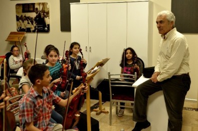 Tepebaşı Belediyesi 'İki Elin Sesi Var' Çocuk Senfoni Orkestrası'na Övgüler