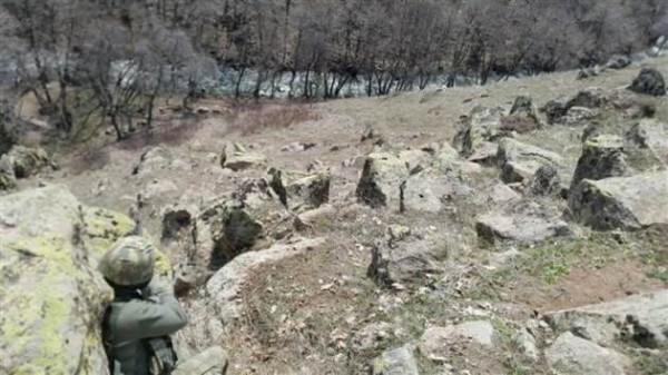 Asker Muş Mengel Deresi'nde silah aradı