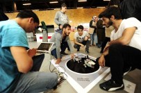 ROBOTLAR - AGÜ'de Sumo Robotları Yarıştı