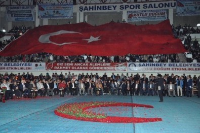 Bakan Kılıç Ve Davetlilerin Üzerine Gül Yağdı