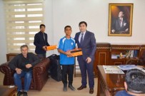 HUZEYFE CITER - Kaymakam Citer'den Namağlup Şampiyon Olan Viranşehirspor U 14 Takımına Ödül