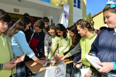 Muratpaşa'dan 21 Köy Okuluna 5 Bin 200 Kitap