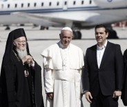 BARTHOLOMEOS - Papa Francis Sığınmacıları Ziyaret Etti