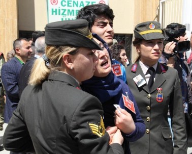 Şehit Uzman Jandarma Çavuşun Eşinin Feryatları Yürekleri Dağladı