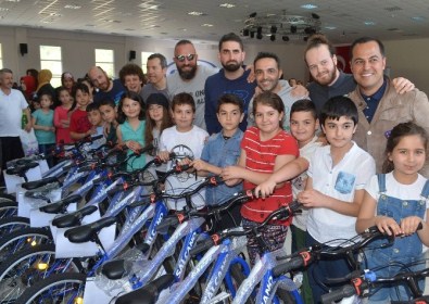 Veloturk, Zonguldak'ta 215 Öğrenciye Bisiklet Hediye Etti