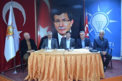 AK Parti Belediye Meclis Üyeleriyle İstişare Toplantısı Yaptı