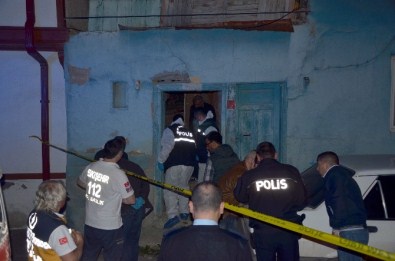 Misafirliğe Gittiği Evde Bıçaklanarak Öldürüldü