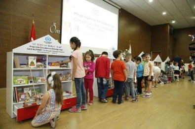 Ana Sınıflarına Oyuncaklardan Kütüphane