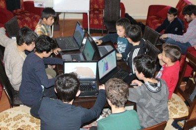 Erzurum'da 'Minik Parmaklar Geleceği Programlıyor' Projesi