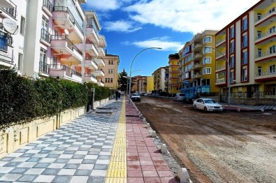 Eşref Bitlis Caddesi'nde, Çalışmalar Devam Ediyor