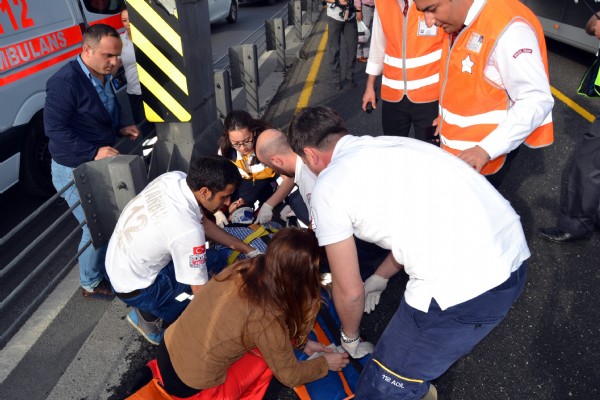 Metrobüsten panikle atlayan yolcuya başka bir metrobüs çarptı
