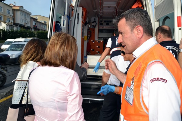 Metrobüsten panikle atlayan yolcuya başka bir metrobüs çarptı