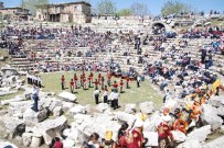 UZUNCABURÇ - Antik Tiyatroda Turizm Haftası Kutlaması