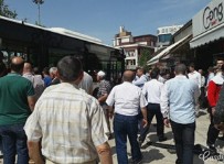AHMET YıLMAZ - Belediye otobüsü meydana daldı.. Yaralılar var!