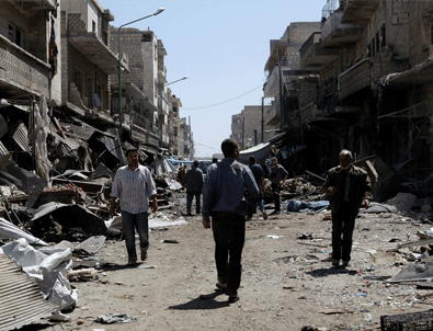 Esed İdlib'te pazar yerini vurdu