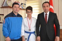 YUSUF YıLDıZ - Karabük'ten Başarıyla Dönen Judocuya İl Müdürü Yıldız'dan Tebrik