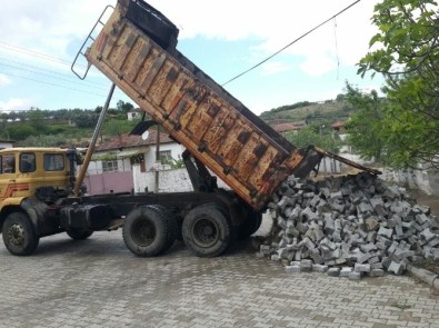 Manisa Büyükşehir, Vatandaşların Sorunlarını Dinliyor