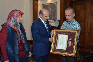 Şehit Ailesine 'Devlet Övünç Madalyası'