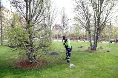 Şehitkamil'deki Parklara Bahar Geldi