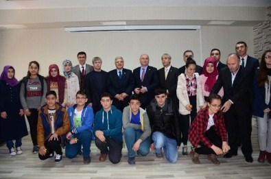 Bitlis'te Başarılı Öğrenciler Ödüllendirildi
