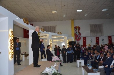 Gölbaşı'da Nihat Hatipoğlu Konferans Verdi