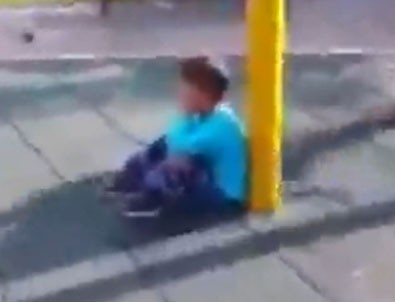 Suriyeli küçük çocuğa akılalmaz bomba şakası!