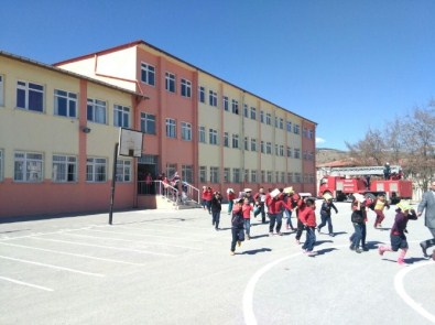 Yozgat Erdoğan Akdağ İlk Ve Ortaokulunda Yapılan Deprem Tatbikatı Gerçeği Aratmadı
