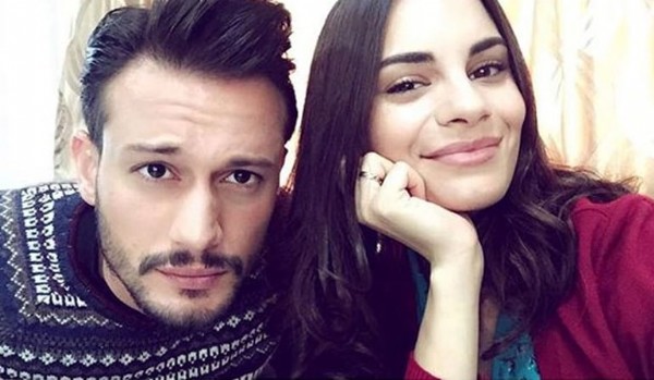 Dizi aşkı gerçek oldu.. Nişanlandılar!
