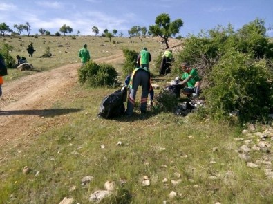20 Kişilik Ekiple Çevre Temizliği