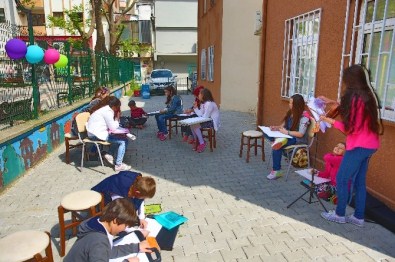 Bilgievi Öğrencileri Sanat Günü'nü Sokakta Kutladı