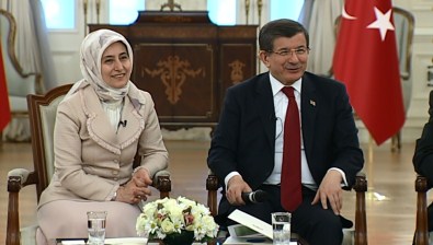 Davutoğlu Çifti Dünya Çocuklarıyla Buluştu