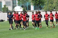 DENİZLİSPOR TEKNİK DİREKTÖRÜ - Denizlispor'da Hakeme Öfke Dinmek Bilmiyor