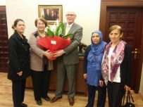 KAZıM KURT - Eskişehirli Ülkücü Kadınlardan Odunpazarı Belediye Başkanı Kazım Kurt'a Ziyaret