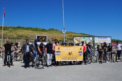 Gençlerden Bisikletle Tarihe Yolculuk