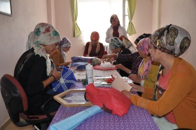 Korkutlu Kadınlar El Sanatı Öğreniyor