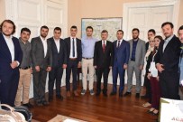 AK PARTI GENÇLIK KOLLARı - Manisa AK Parti İl Gençlik Kolları Vali Bektaş'ı Ziyaret Etti