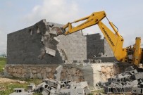 YAKAPıNAR - Sit Alanı Ve Hazine Arazisindeki Kaçak Yapılar Yıkıldı