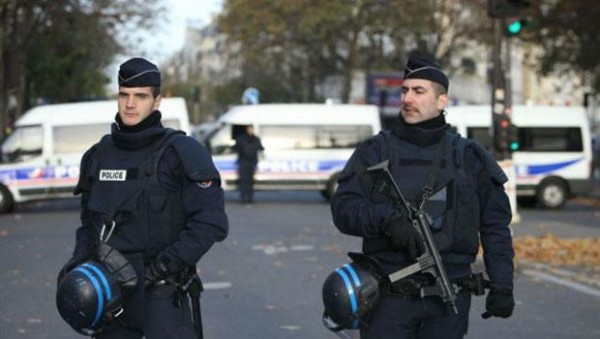 Fransa'da olağanüstü hal uzatılıyor