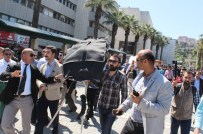 KÖY ENSTITÜLERI - CHP'li Gençlerden Metre Hesabıyla Siyah Çelenk Protestosu