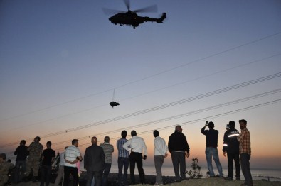 Paraşütçü Helikopterin Rüzgarıyla Yere Çakıldı