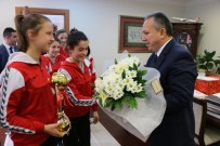 Şampiyonlar Valiyi Ziyaret Etti