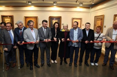 Zeytinburnu'nda 'Hürmet' İsimli Tezhip Sergisi Açıldı