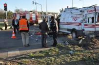 Ambulans İle Otomobil Çarpıştı Açıklaması 2 Ölü, 3 Yaralı