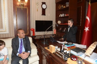 Çocuk Başkan'dan 'Adanalı Her Yerde Okur' Projesi